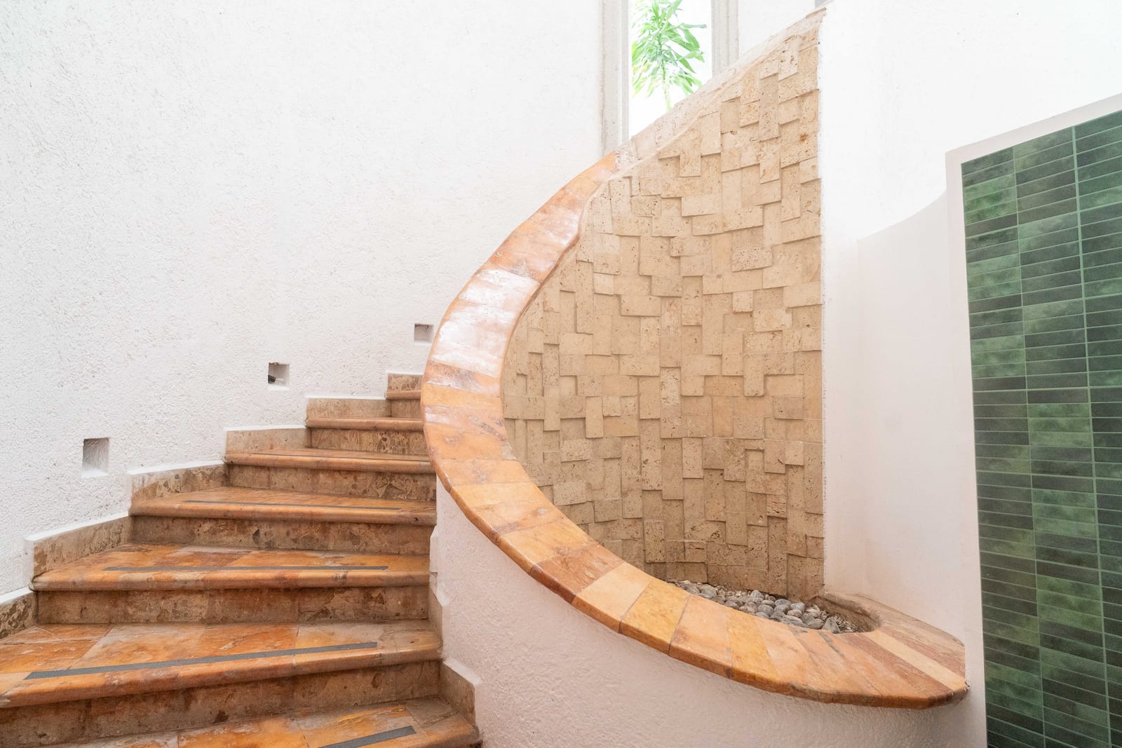 Galería de arte Casa Nawala con piezas y objetos